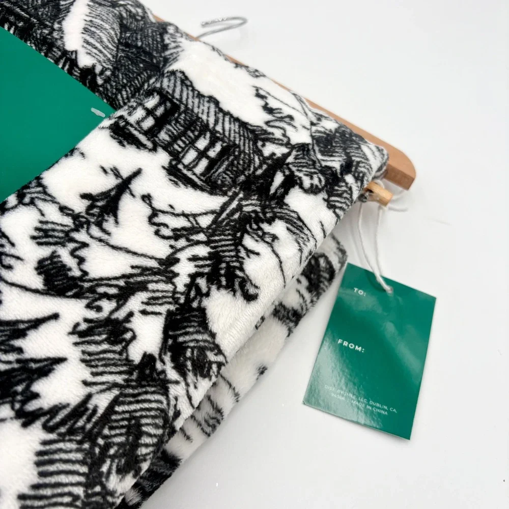 North Spruce Lane‎ Oversized Soft Throw Blanket Black White Cabin Tre